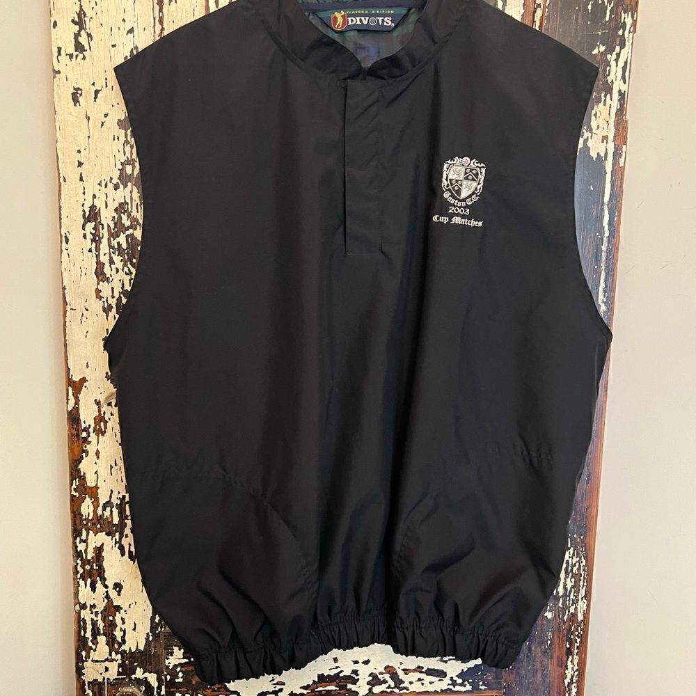 Vintage 2003 Men’s Nylon snap Divots Golf vest. Gastonia NC Country Club.